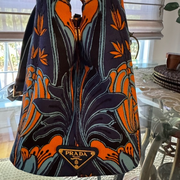 Rare Prada canvas floral canapa bag~Beautiful structure/Excellent condition. - Picture 3 of 14